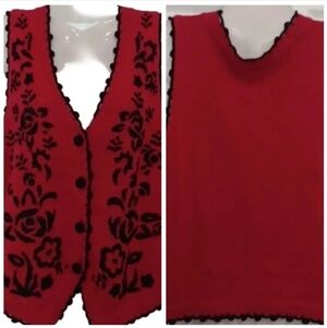 💙🏍red vest with embroidery and cute buttons